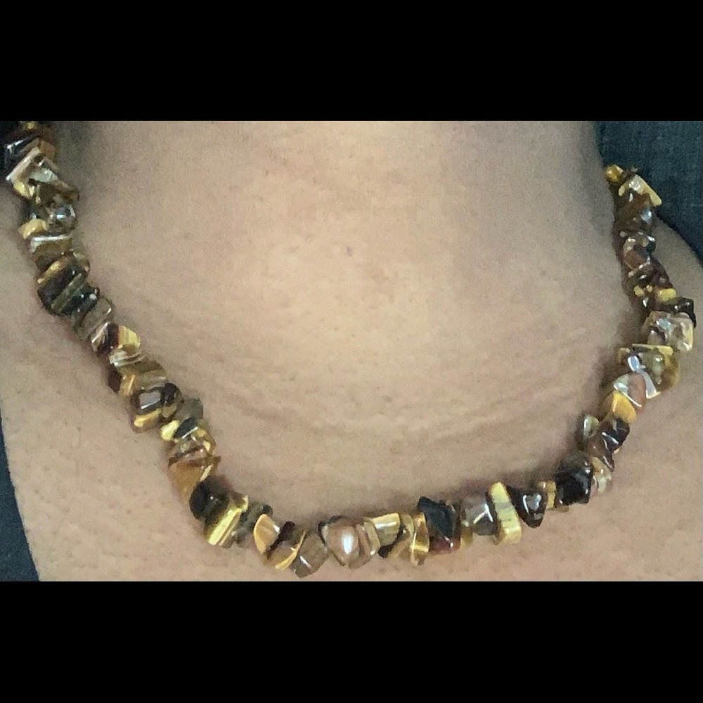 Silver screw in necklace, the other necklace fits over your head. Pre-owned - Picture 2 of 6